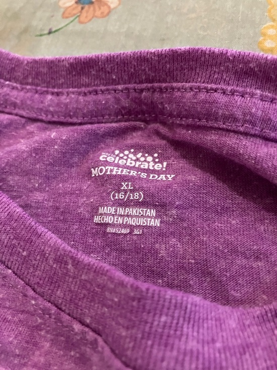 Best Aunt Ever Tee - Purple - Picture 2 of 3